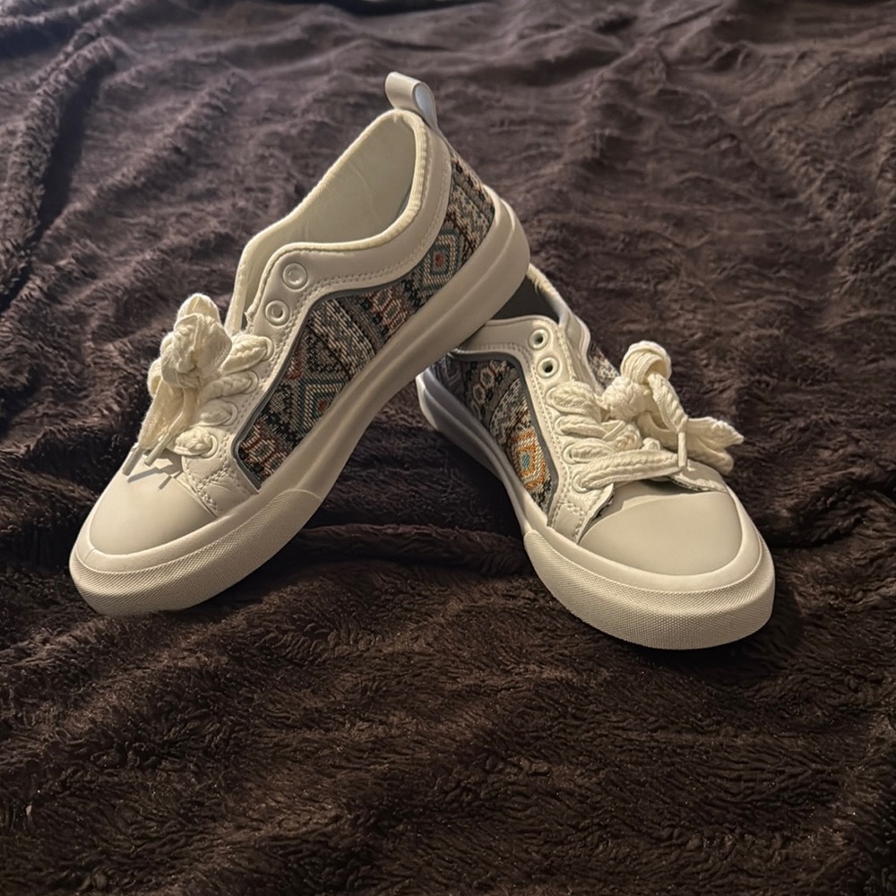 Patterned White Sneakers with Unique Laces
